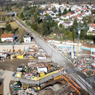 Vogelperspektive auf die Baustelle der EÜ Frankfurter Landstraße und Umgebung von Hanau