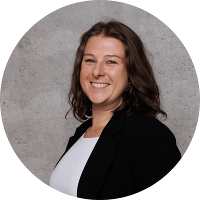 Portraitaufnahme von Lara Brenner, Recruiting technische Akademiker:innen Portraitaufnahme von Lara Brenner, Recruiting technische Akademiker:innen