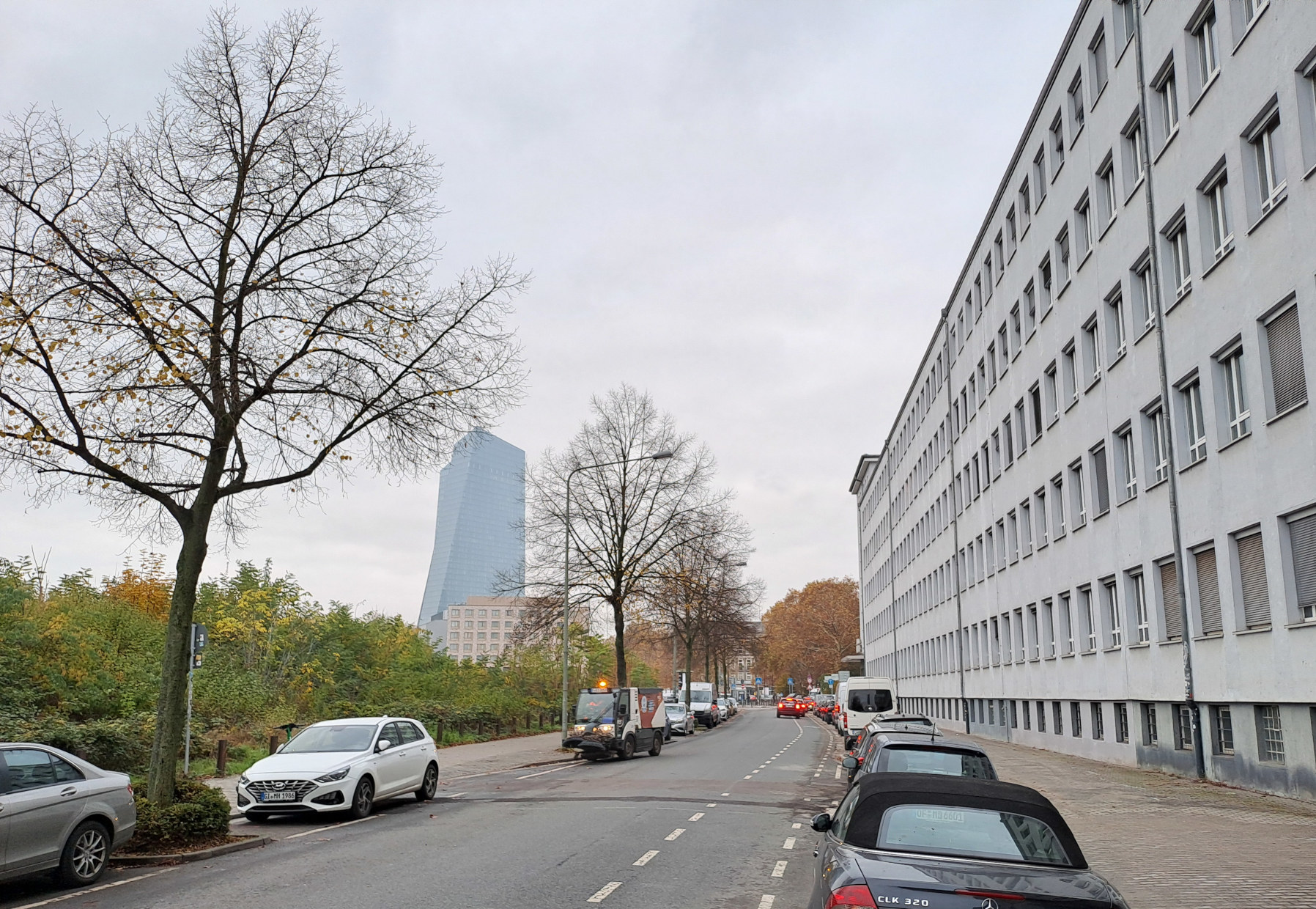 Ostparkstraße in Frankfurt bei Tag